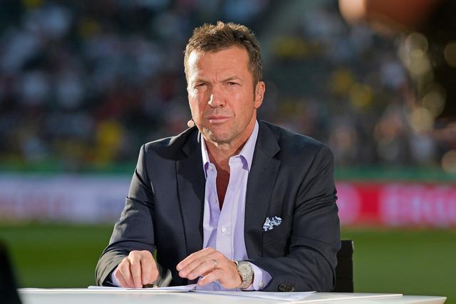 记者：世界杯抽签仪式开始前，大力神杯已经抵达华盛顿（记者：大力神杯已在世界杯抽签仪式前抵达华盛顿）