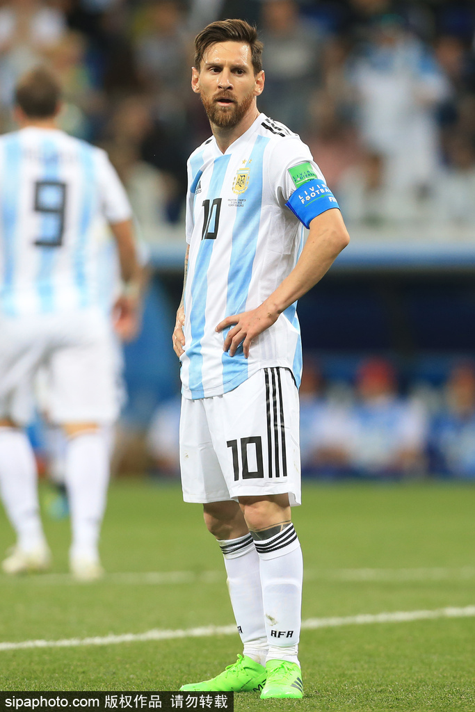 斯帕莱蒂：戴维需要连续踢五场？难道我也得带皇马巴萨五场？（斯帕莱蒂：戴维必须连踢五场？那我也得连带皇马、巴萨五场吗？）